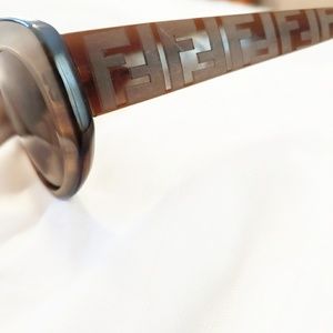 FENDI Sunglasses with original case and cloth